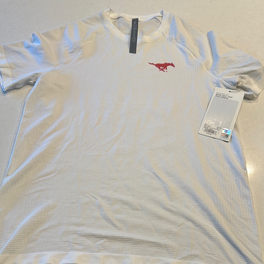 Lululemon Athletica White and Red Short Sleeve Tee